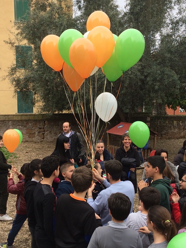 genitori e palloncini