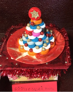 albero di tappi di plastica
